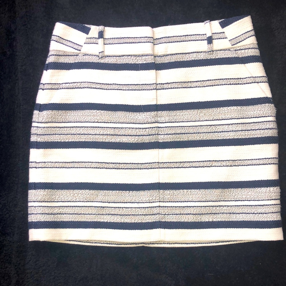 Loft‎ skirt